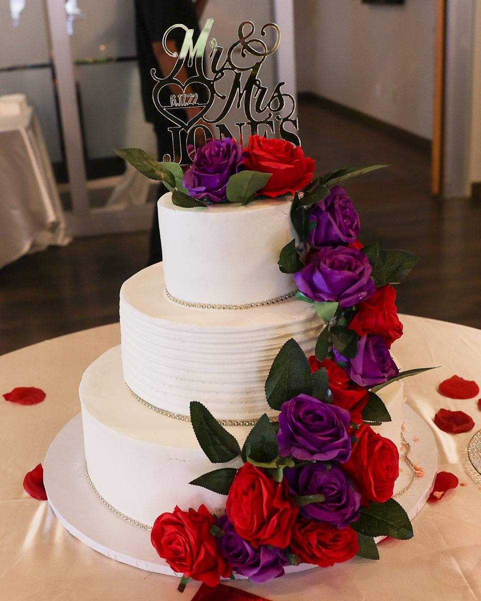 The beautiful tiered wedding cake with flowers