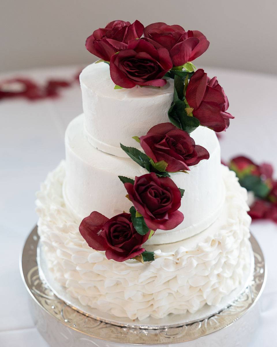 The roses on the wedding cake